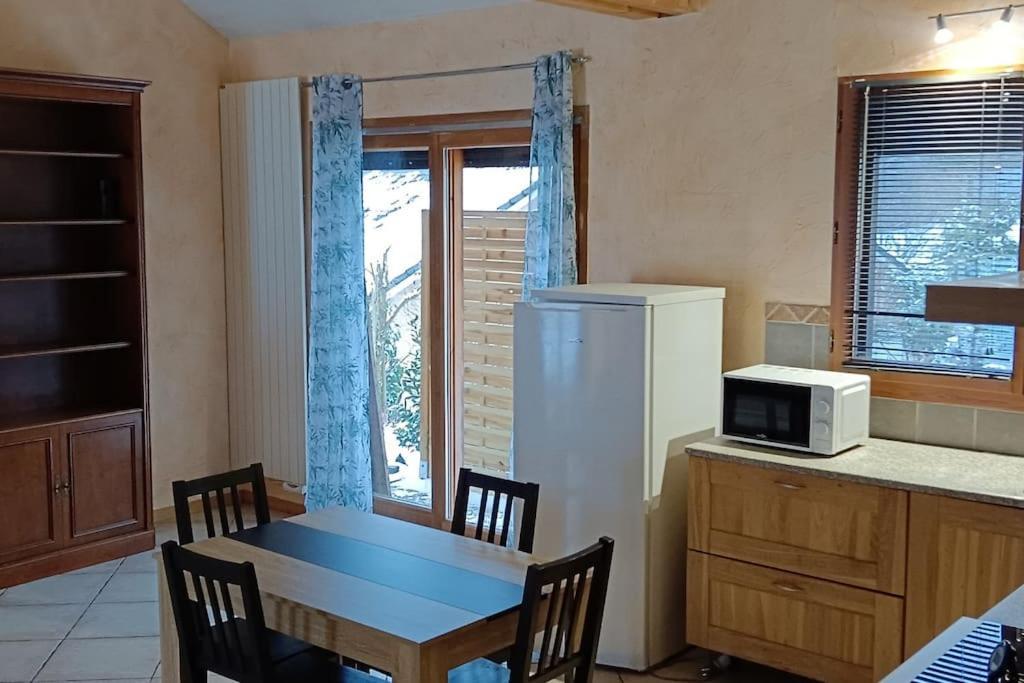 Chalet 2 Chambres En Savoie Pour 1 A 4 Personnes Gerbaix Extérieur photo